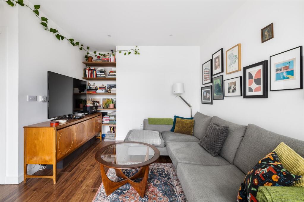 Atkins Square E8