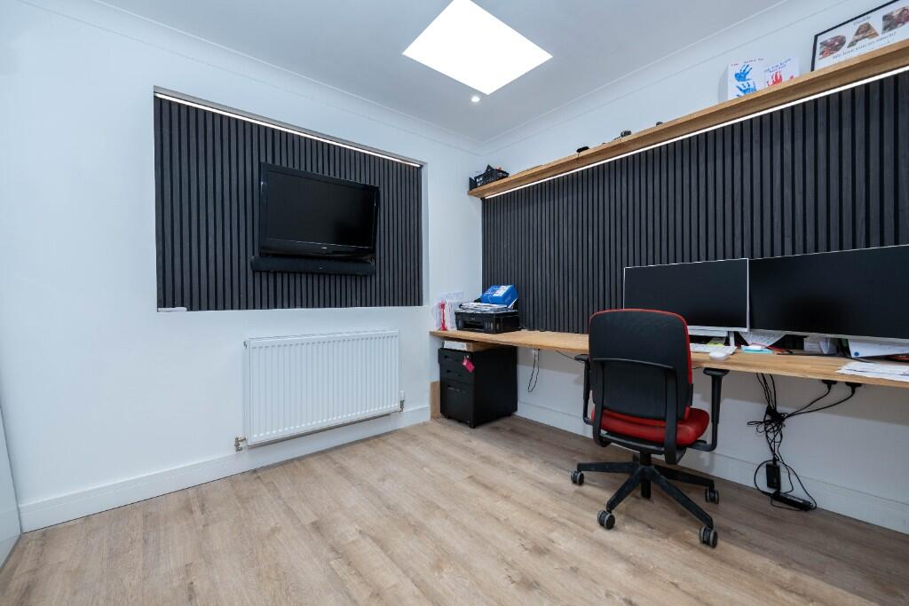 Bedroom/Home Office
