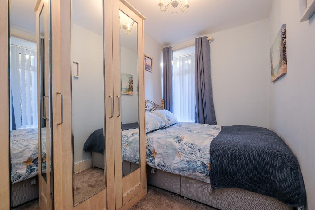 Bedroom alternative view