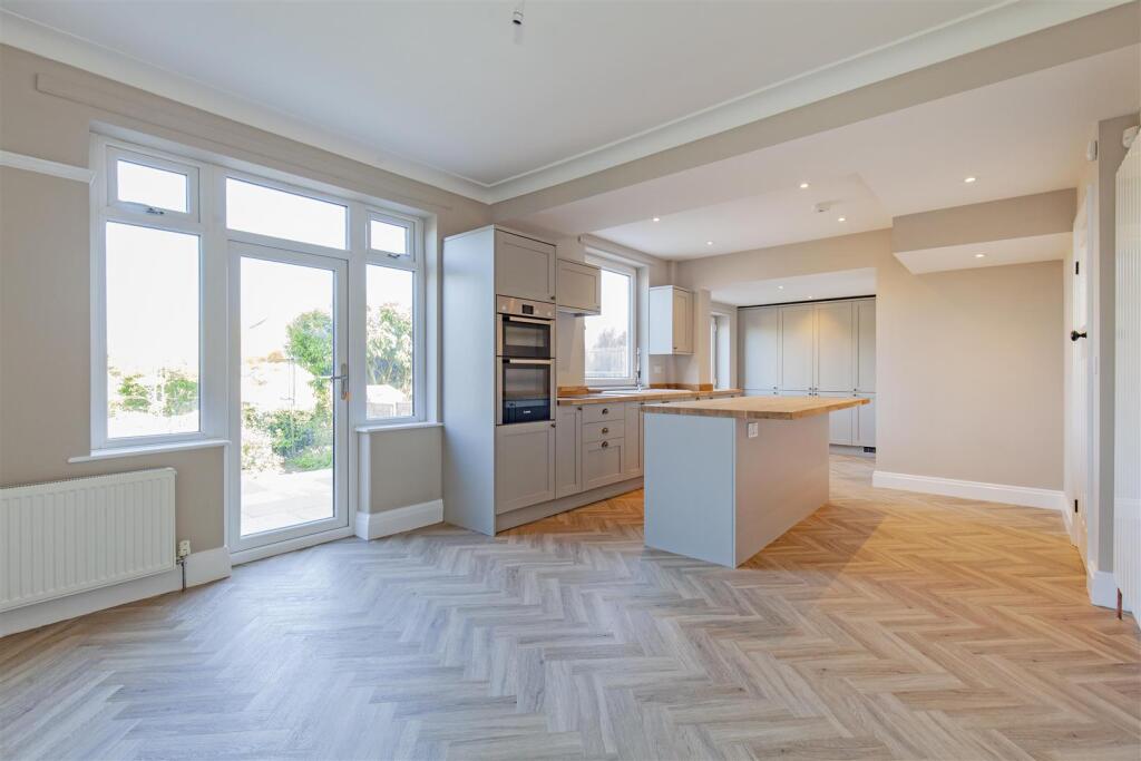 Kitchen-8.jpg