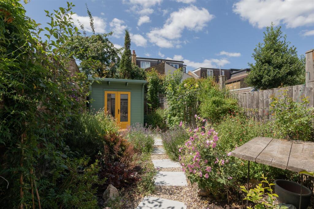 Spratt Hall Road E11