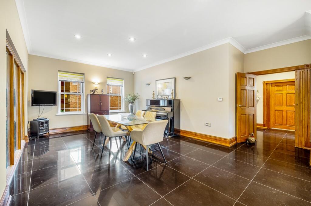 2 Manor Drive (Skegness)-21