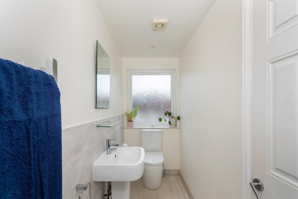 0B9RHD - Ensuite A.jpg