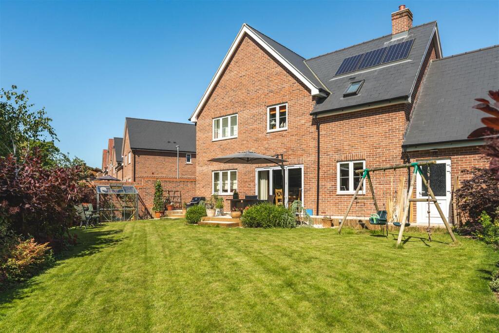 Joyce Frankland Close-23.jpg