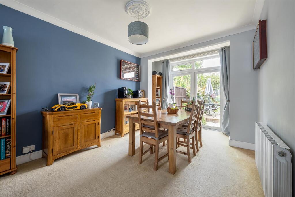 Greenstead Avenue, IG8