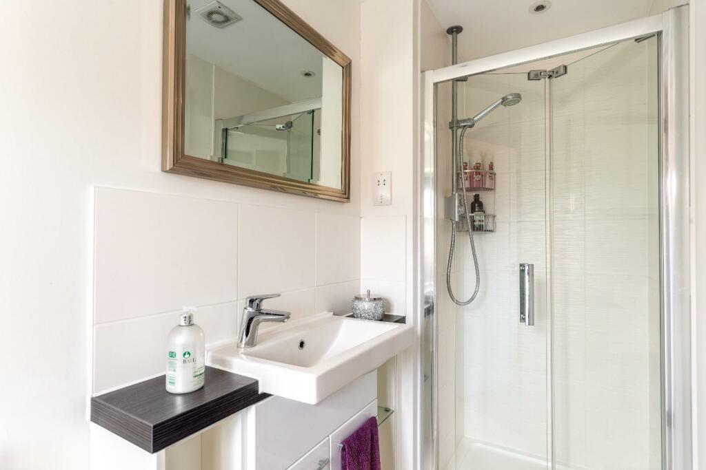 Charlwood Drive-17.jpg