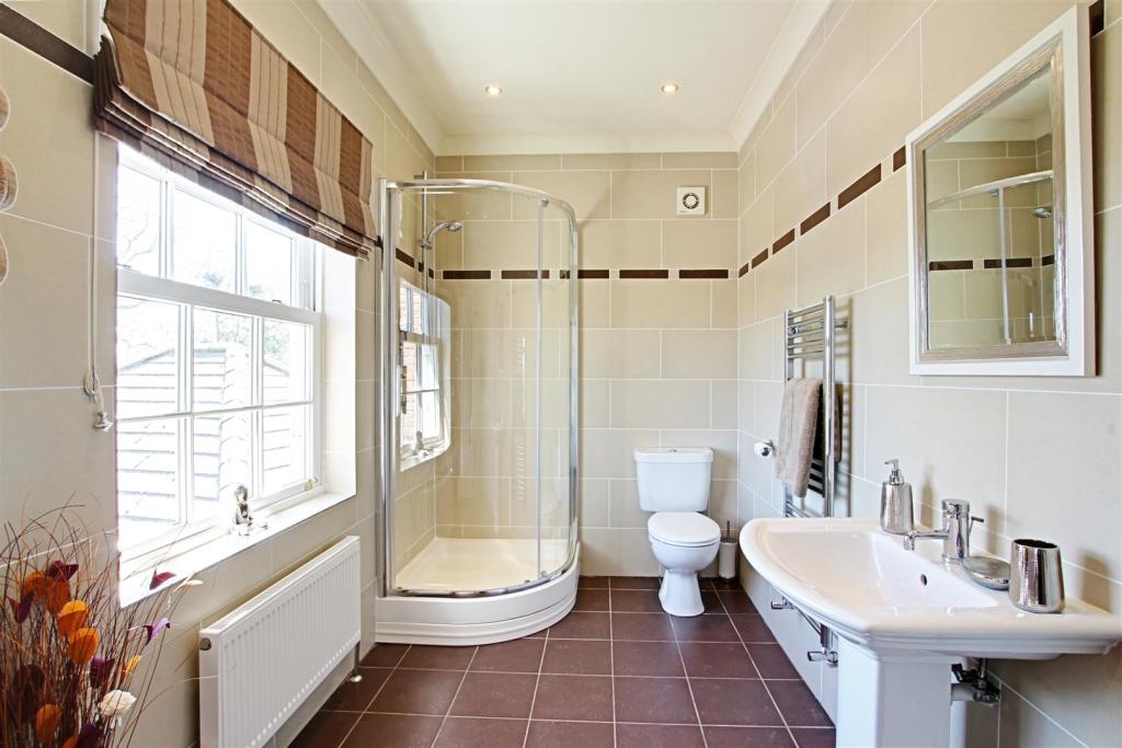 Jack and Jill En-suite