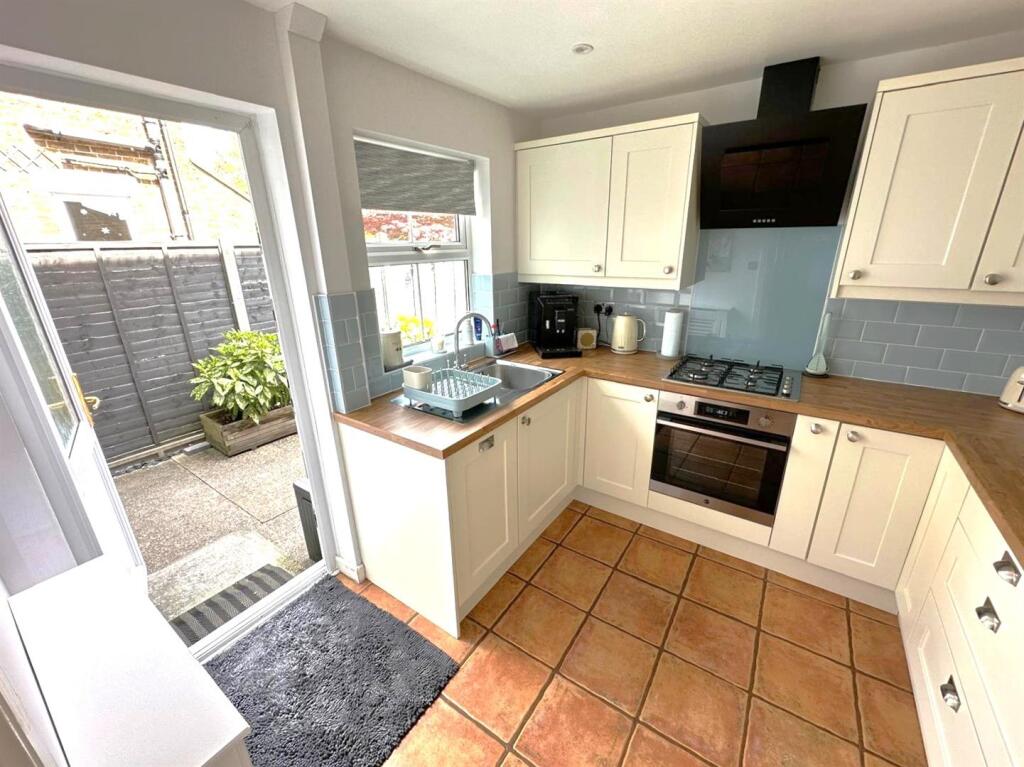 Kitchen 1.jpg