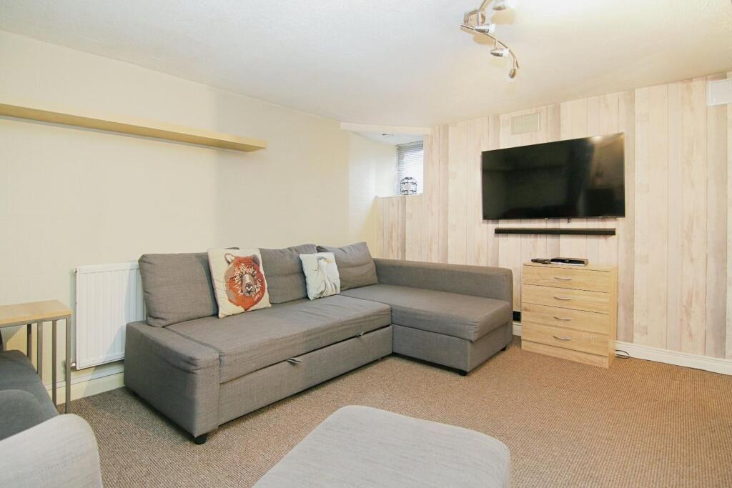 GRANNY FLAT - LIVING ROOM