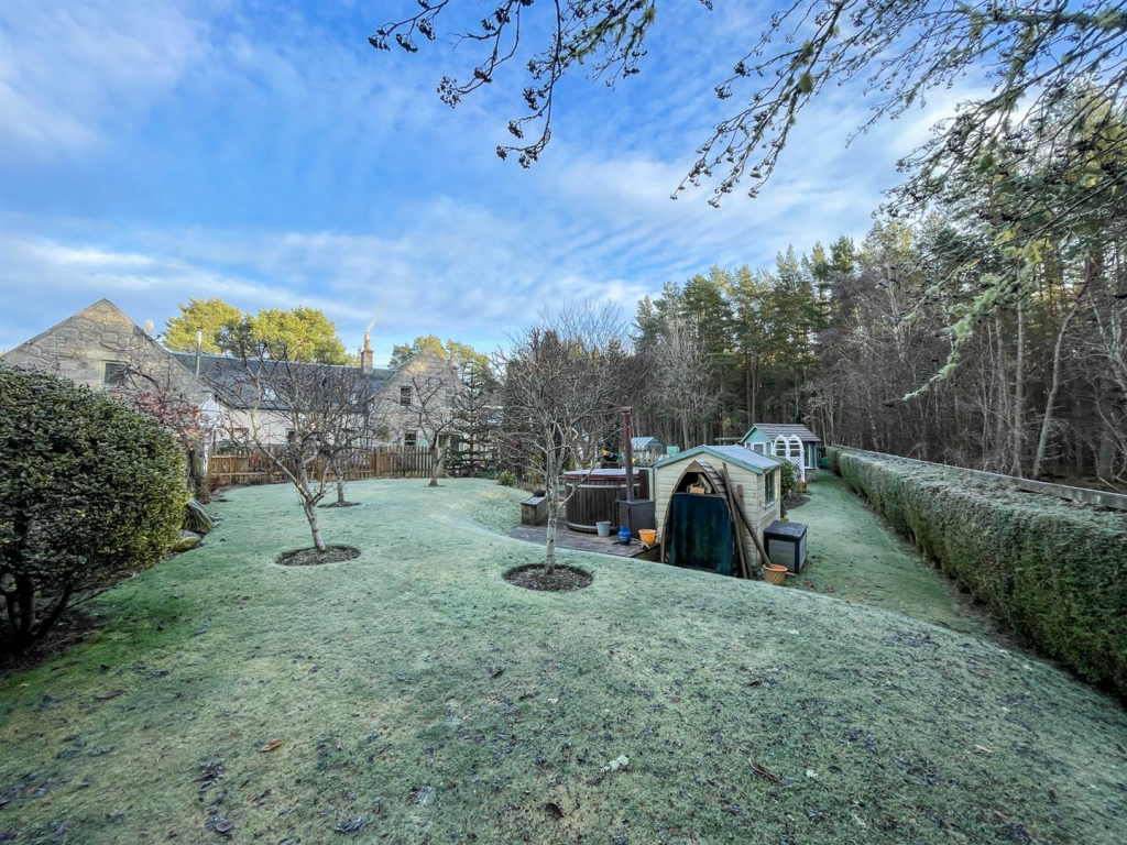 Rear Garden &amp; Hot Tub