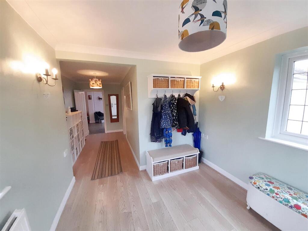 Entrance hall 1 new.jpg