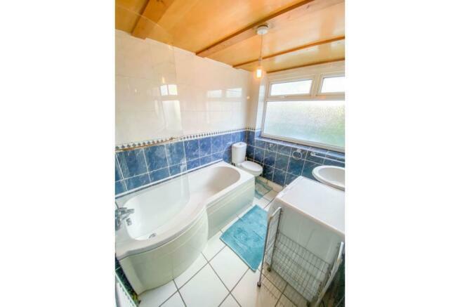 Bathroom..jpeg