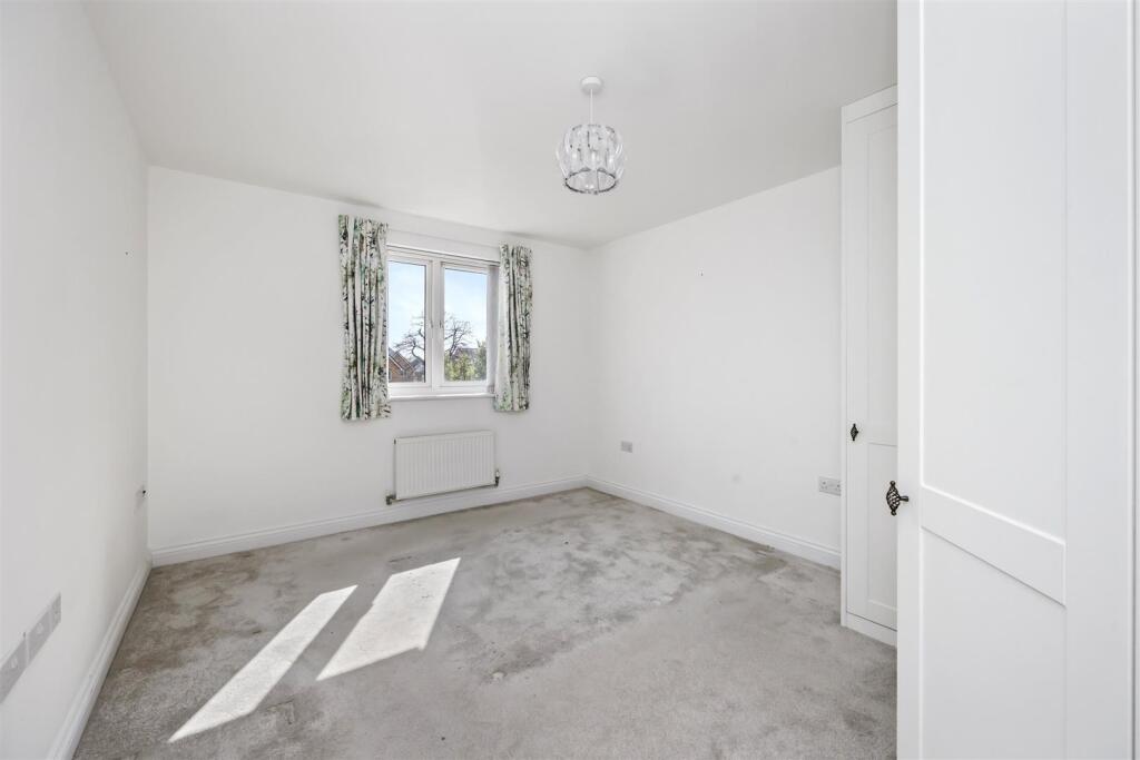 Lyndhurst House 8 BEDROOM 2.jpeg