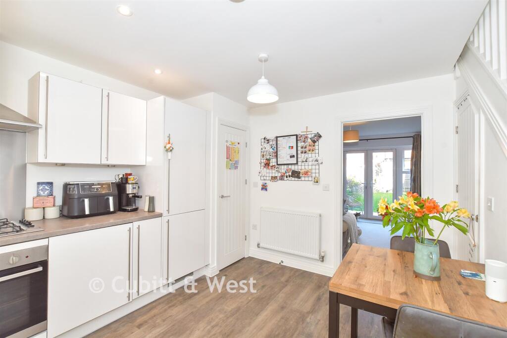 Kitchen/ Breakfast Room