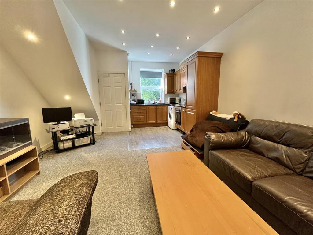 Open Plan Living Room/Kitchen