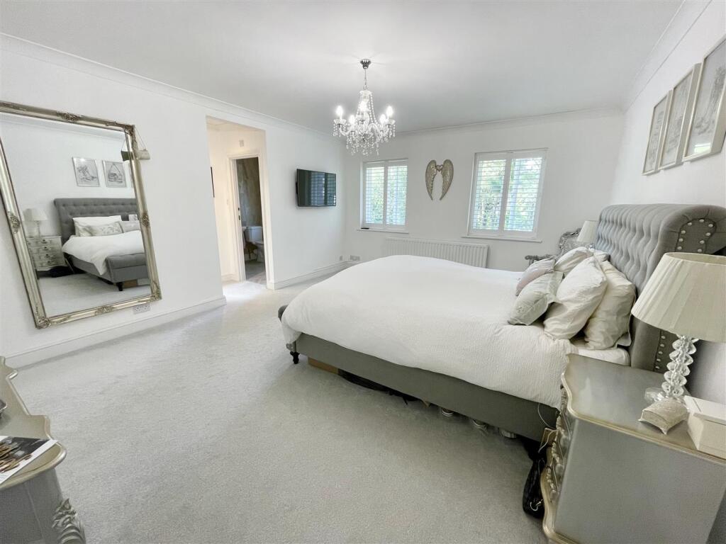 8. bed1b.jpg