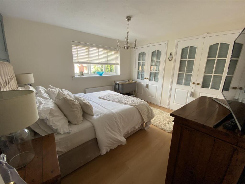 Master bedroom front double: