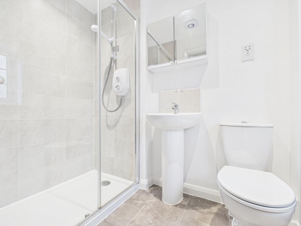 En-suite (Bedroom One)