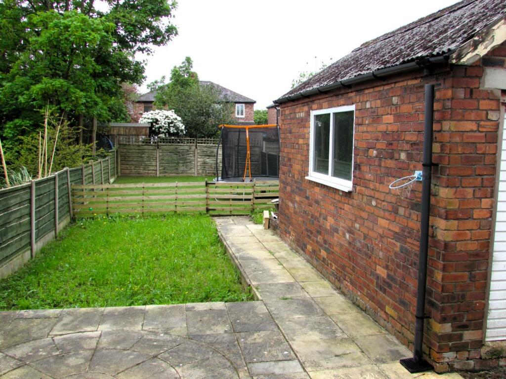 CliftonSt42gdn1.JPG