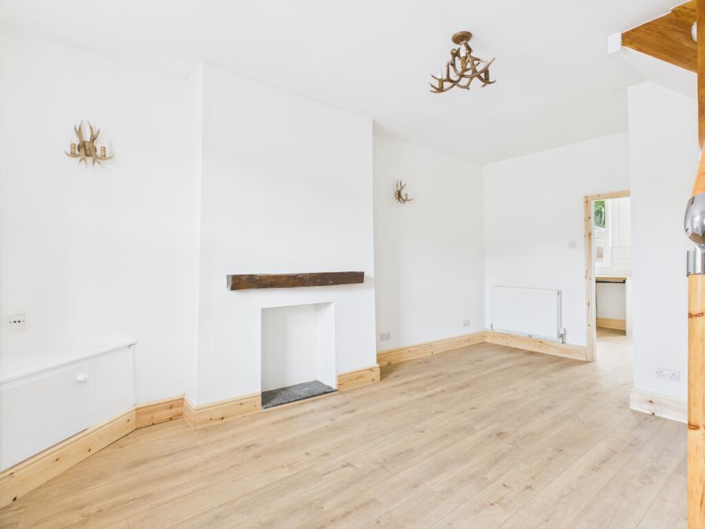 CAM03729G0-PR0067-STILL006