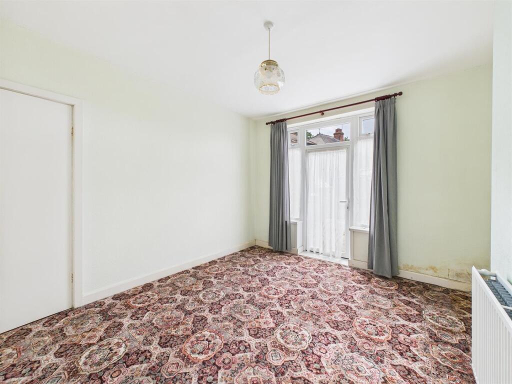 Dining room: