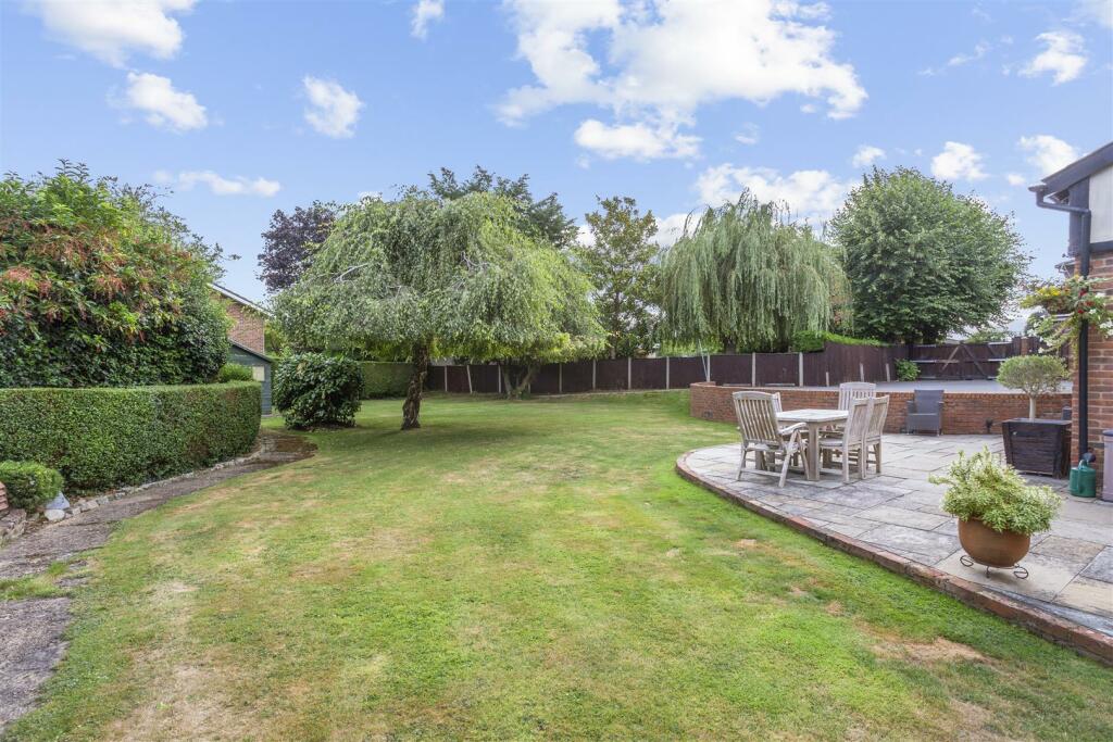 77240_Bentley Lodge 10 Egham Hill(4).jpg