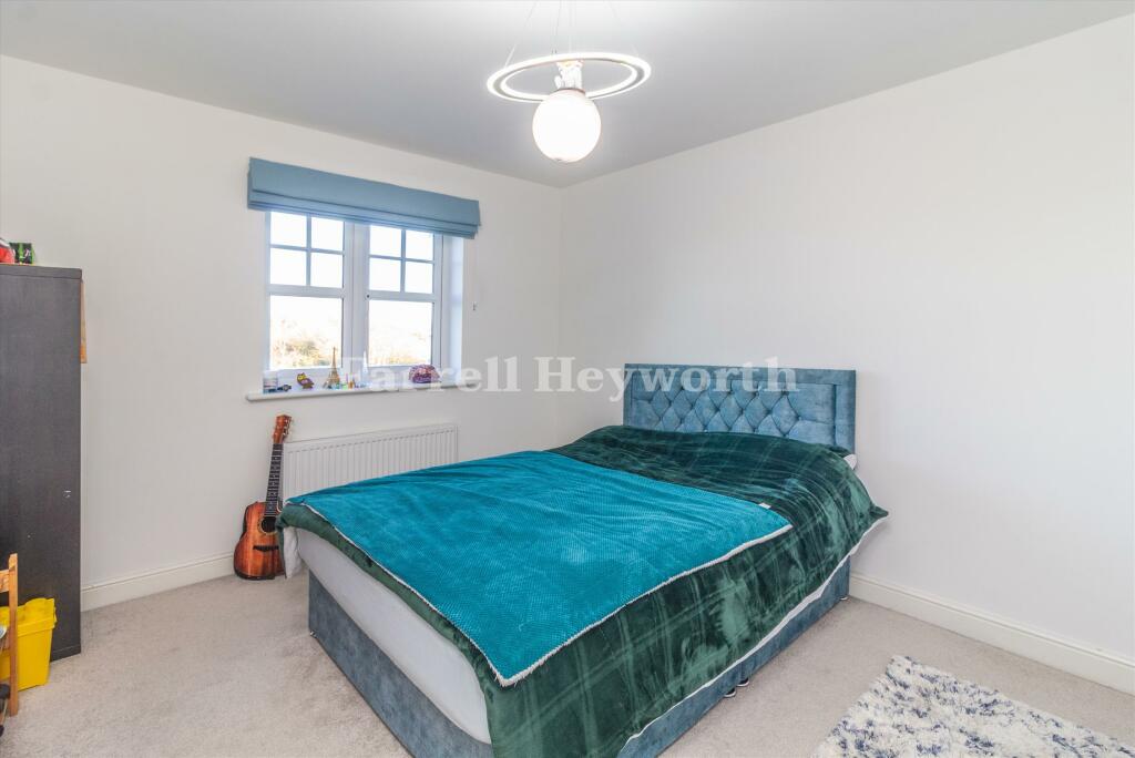 Bedroom 2 image 2