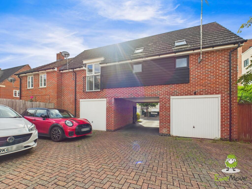 EweMove Estate Agents Basingstoke - Sinclair Drive