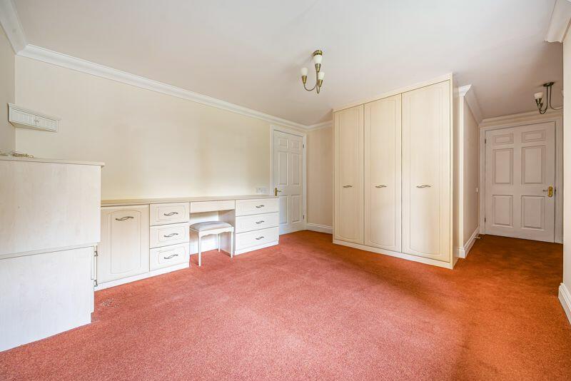 bedroom en-suite