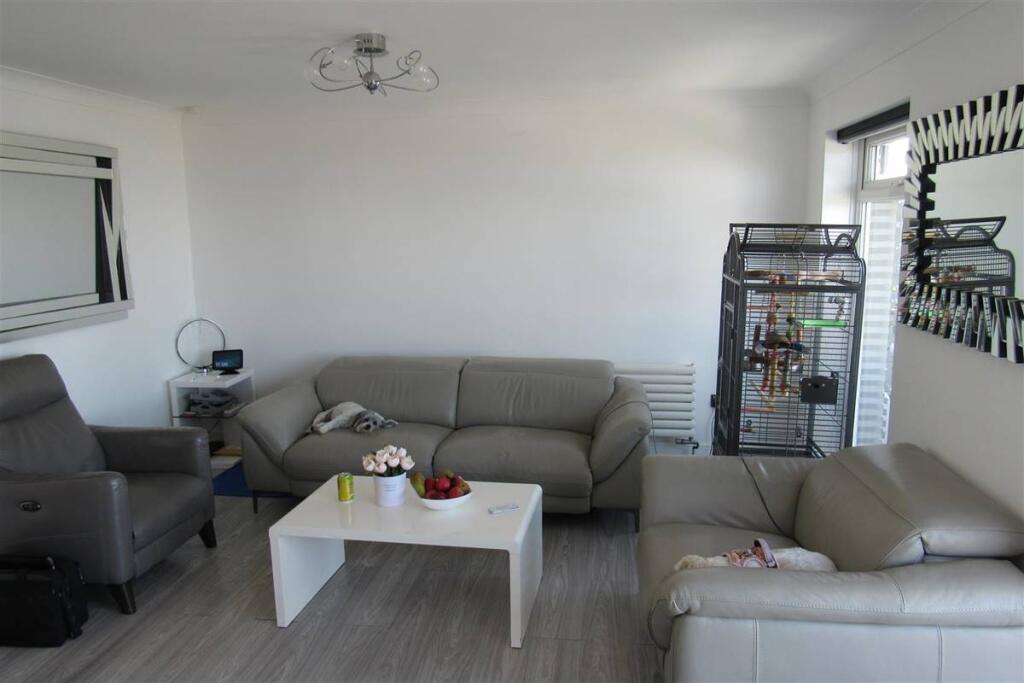 West facing (L shaped) Lounge