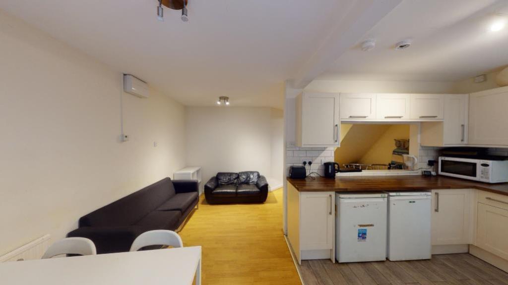 8-Weston-Avenue-08192020_172330_lge