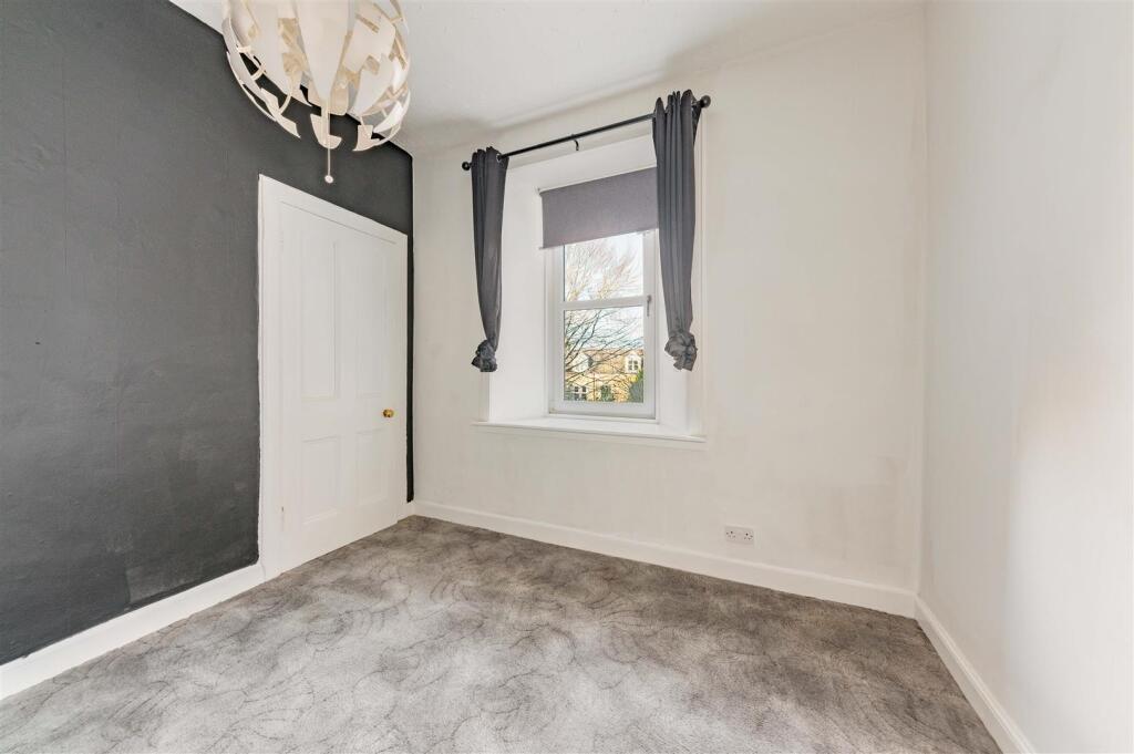 32 Commercial Street Ladybank-7.JPG