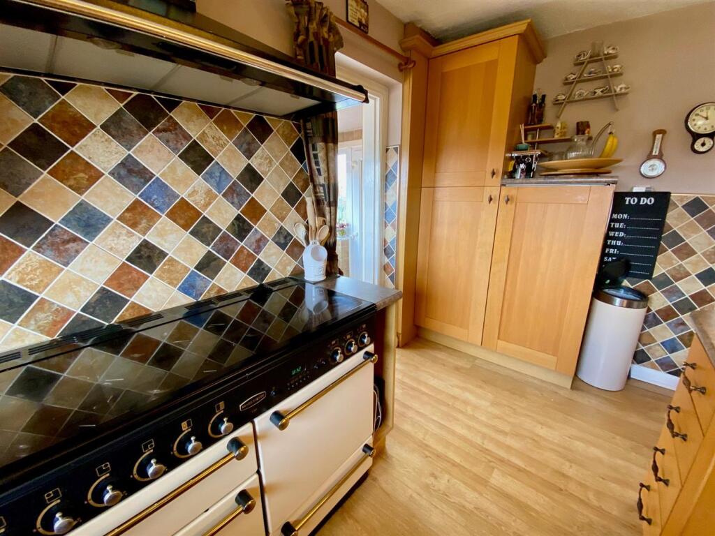 kitchen 1.jpg