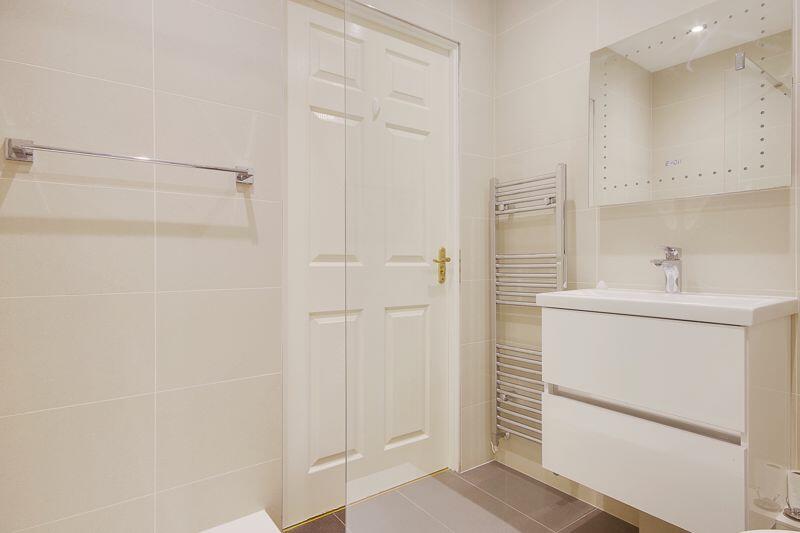 Bedroom One (En-Suite)