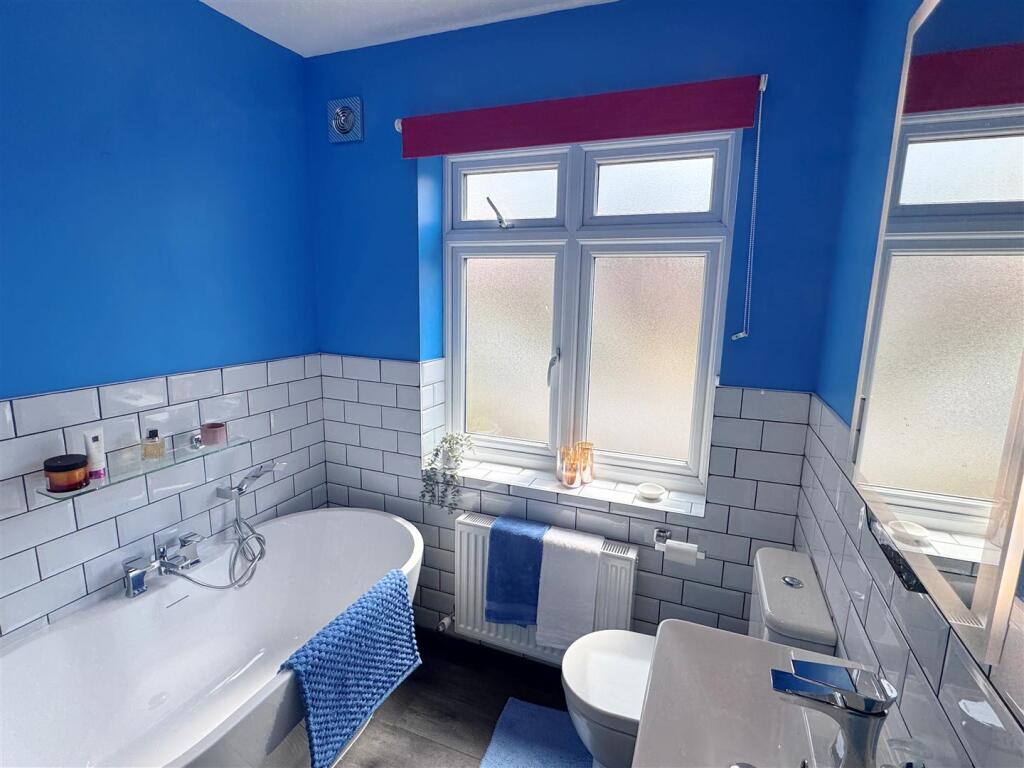 Bathroom 1.JPG