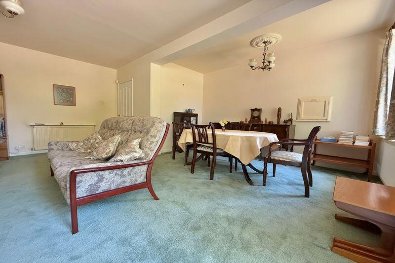 Lounge/Dining Room