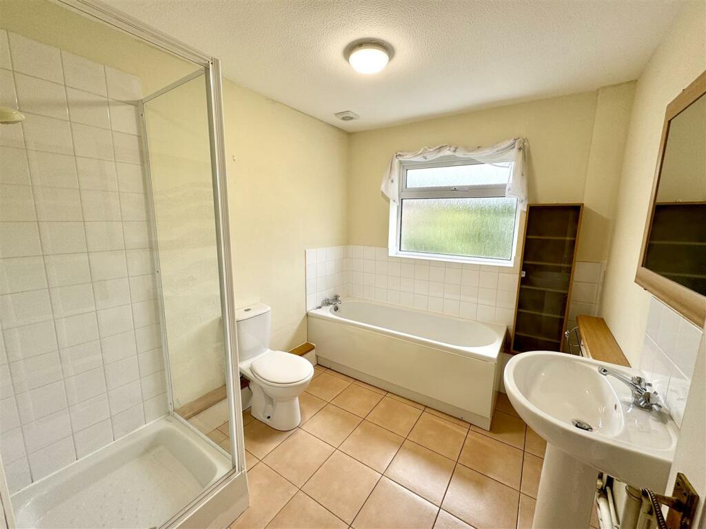 GROUND FLOOR BATHROOM