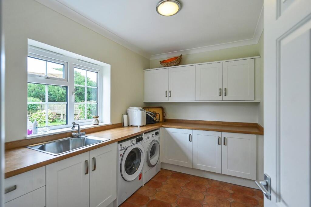 4 Church Close Ph57.jpg