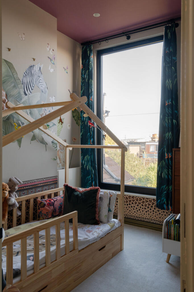 242646 - Wellington Road, London E11 - high res...