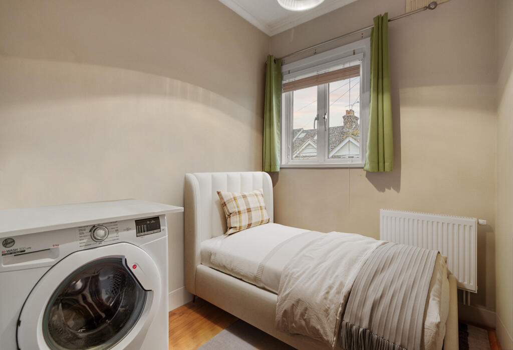 Elsiedene Road, single bedroom