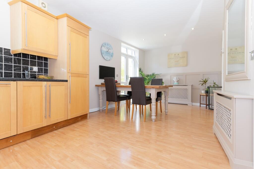 KITCHEN DINER AND FABULOUS SITTING/DINING ROOM