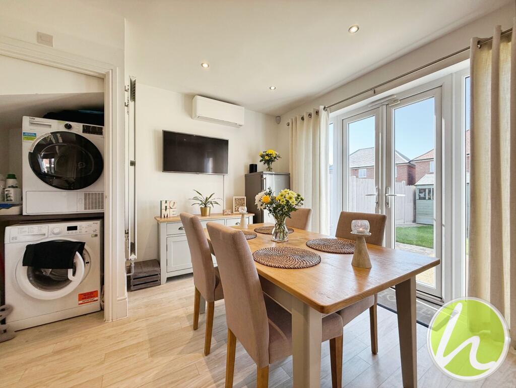 Kitchen/ Dining Room