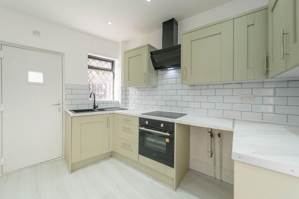 KITCHEN, DINING ROOM AND LOUNGE