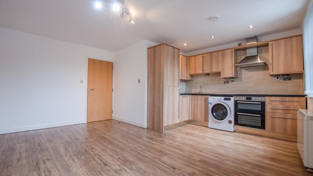 8 Crossley Court (1).jpg