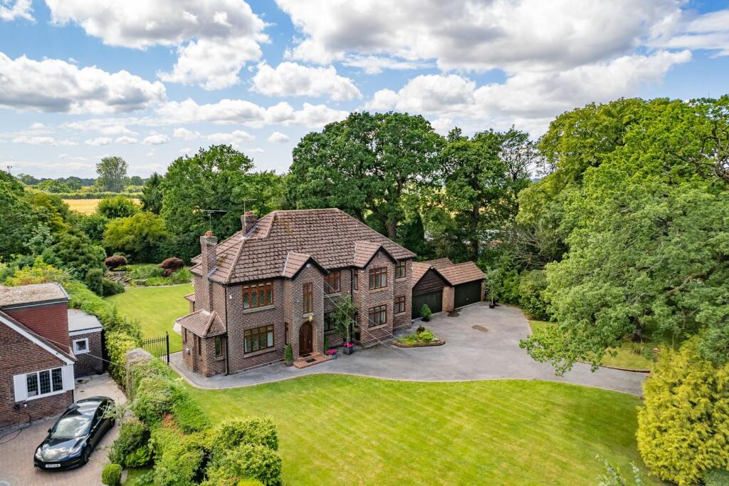 42 Moss Lane, SK7 1RD-49.jpg