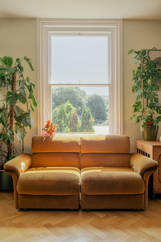 CROFT-ELPHINSTONE-HASTINGS-INTERIOR-HR-30*