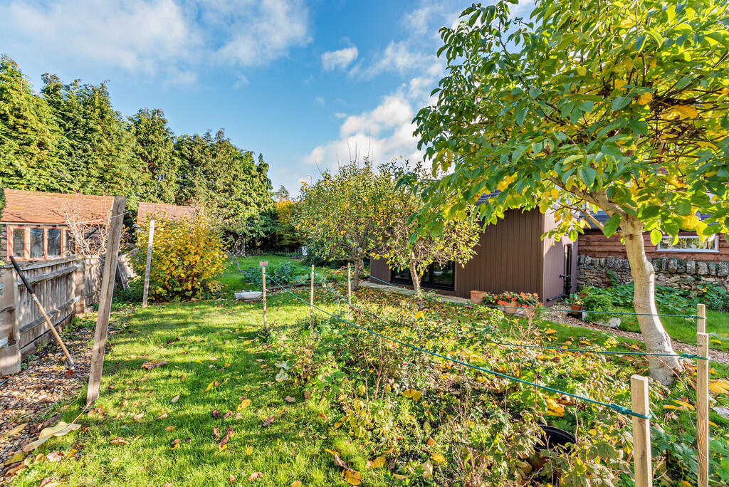 8668997-exterior0...