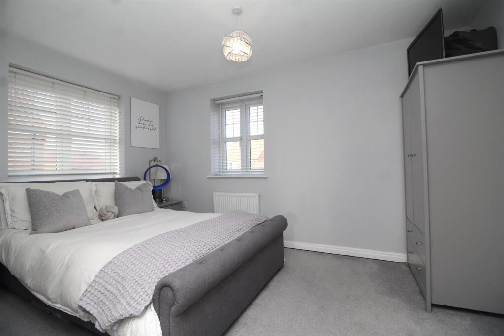 bedroom 1 .JPG