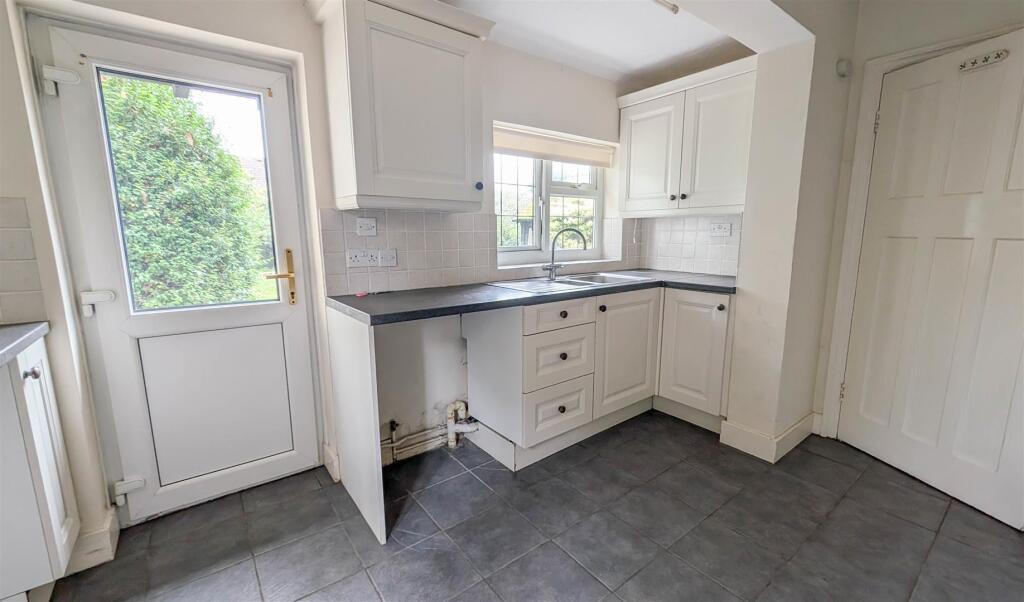 Kitchen 2-1.jpg