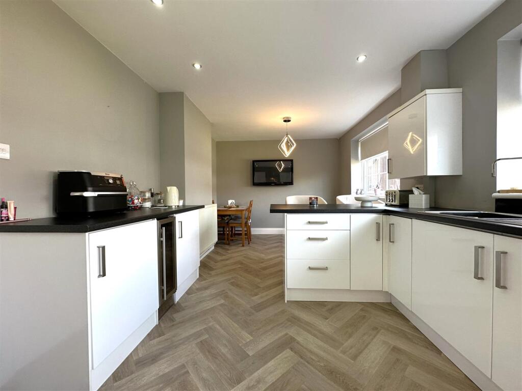 Open-Plan Kitchen/Diner 808